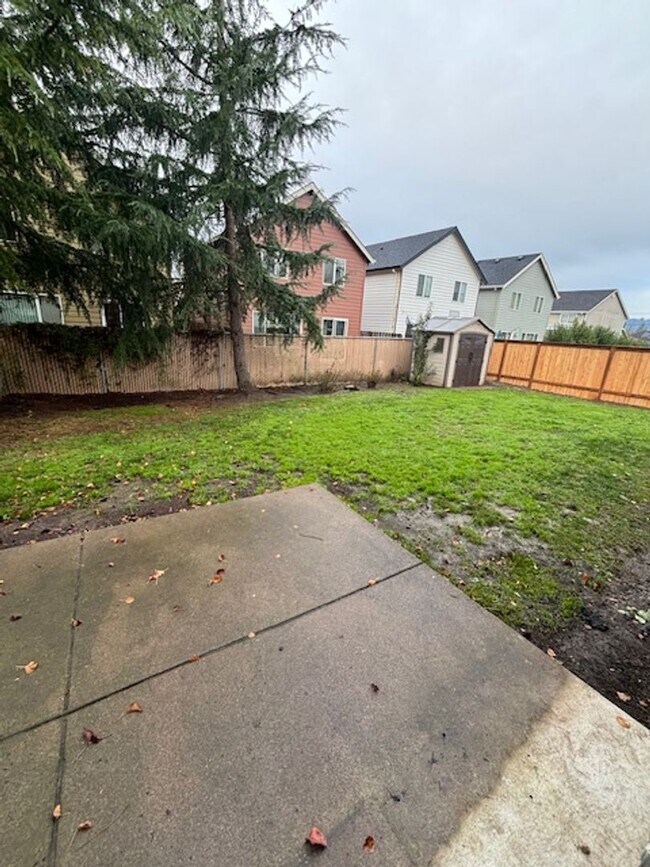 Building Photo - 3 Bedroom 2.5 Bath Newberg OR