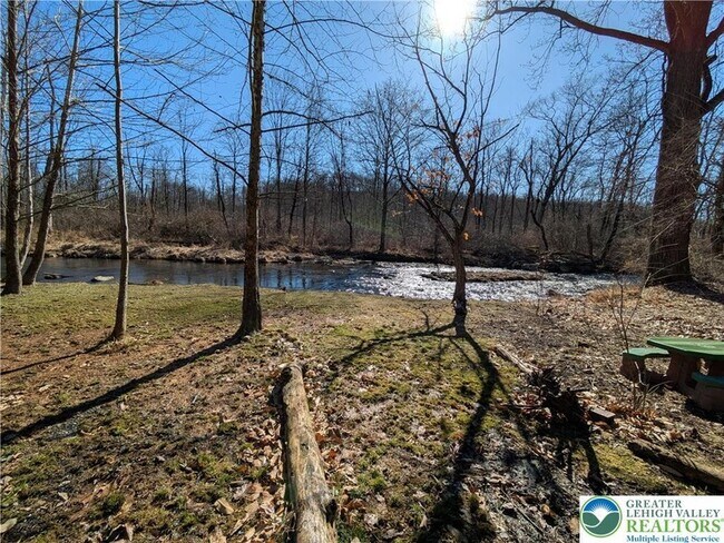 Building Photo - 3470 Rhododendron Dr