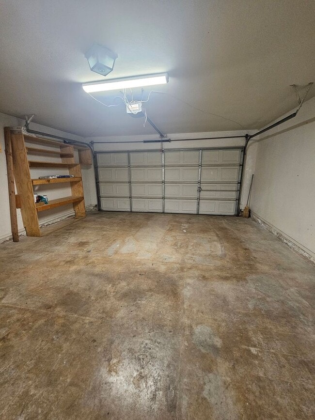 Building Photo - (3) Bed/(2) Bath in SE Norman! Pets Negotiable!