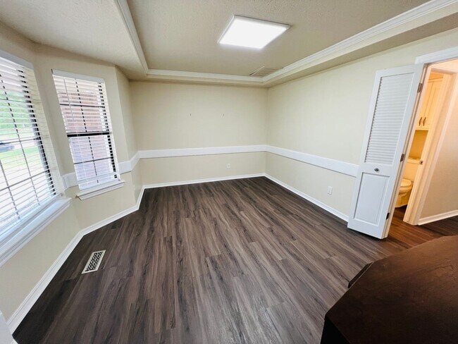 Building Photo - Spacious 4 bed 2.5 bath in Union Schools
