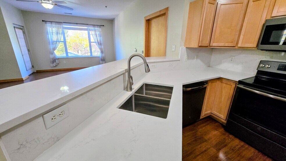 Building Photo - 10900 W Bluemound Rd