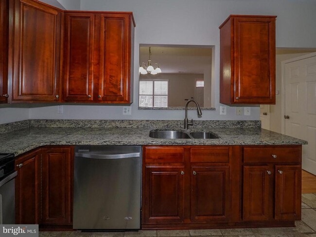 Building Photo - 32 Harbour Heights Dr