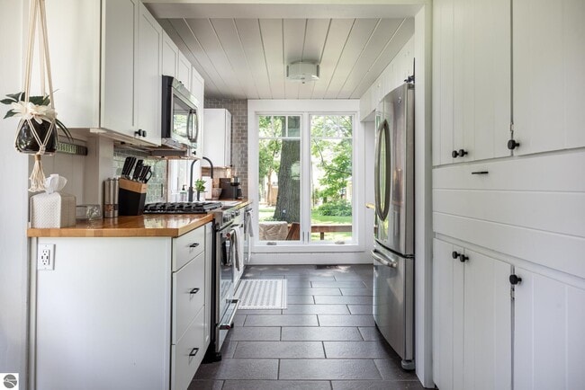 Building Photo - 828 Washington St