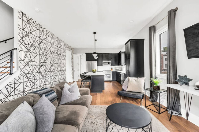 Building Photo - 1332 3rd Ave N