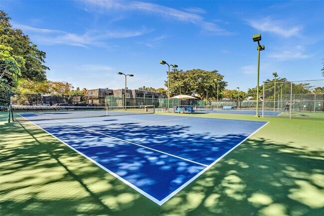 Building Photo - 2890 N Oakland Forest Dr