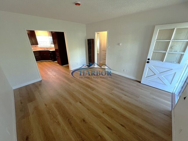 Building Photo - 10019 S Felton Ave