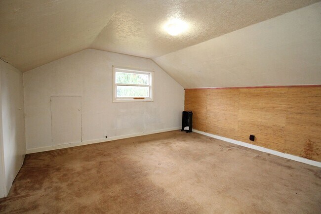 Building Photo - 3 Bed/1 Bath Craftsman Home – Oregon City