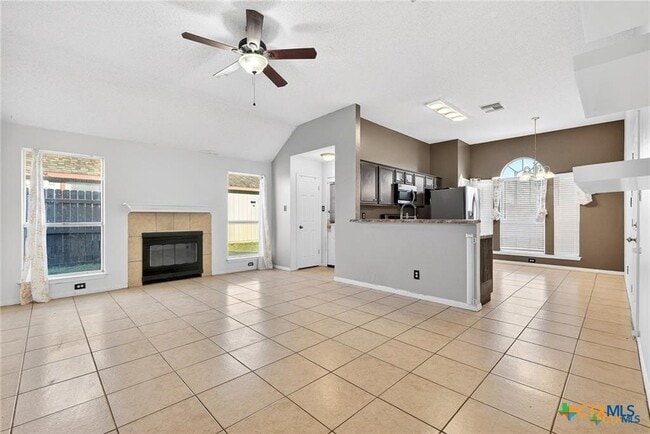 Building Photo - 2505 Armadillo Dr