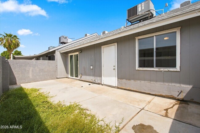 Building Photo - 5960 W Oregon Ave