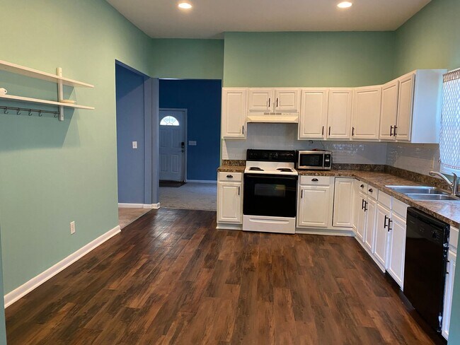 Building Photo - Cozy 2 Bed/2 Bath 1 Story Bungalow - Large...