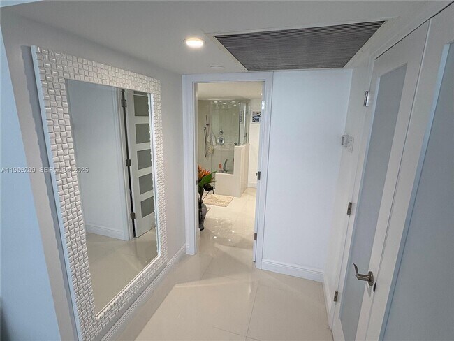 Building Photo - 2030 S Ocean Dr