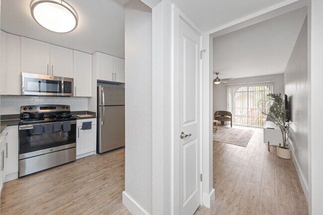 Building Photo - 4403 W Cleveland St