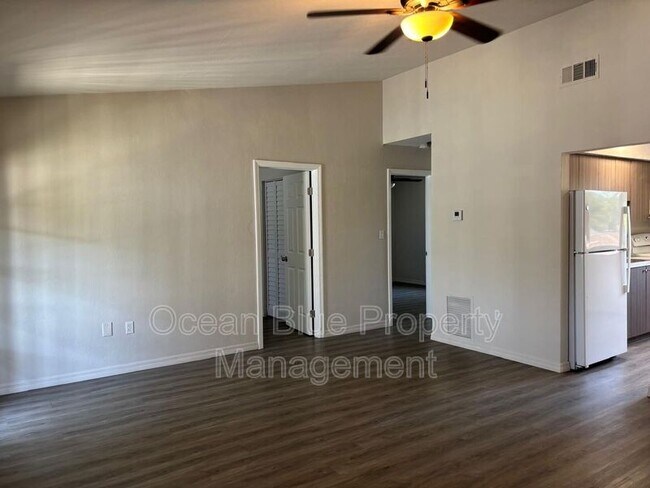 Primary Photo - 3754 Lora St