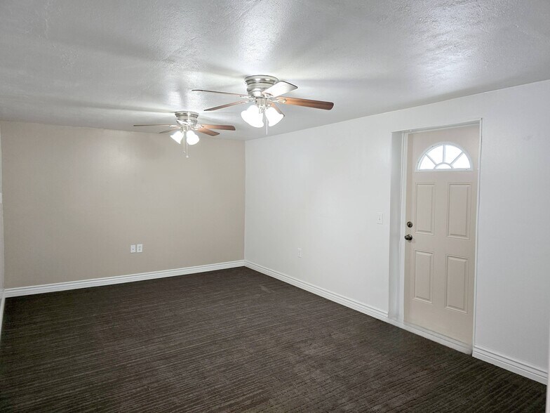 living room - 3228 W 4340 S