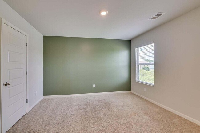 Building Photo - 262 Tahoe Drive