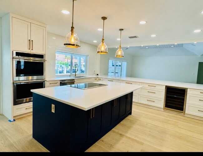 Building Photo - 885 Nafa Dr