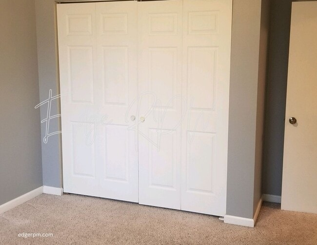 Building Photo - Now leasing for May 2026! Four Bed/One Bath