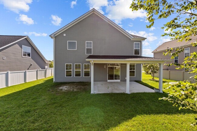 Building Photo - Exquisite 4-bedroom, 2.5-bath home located in the charming city of Chesapeake