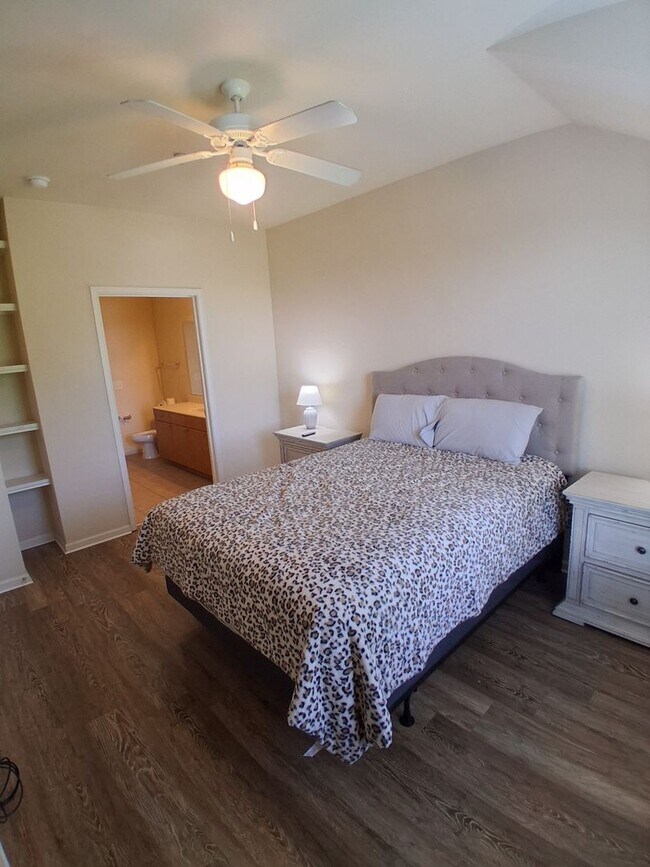 Building Photo - Midtown Village 2 Bed 2 Bath Condo! Available July!