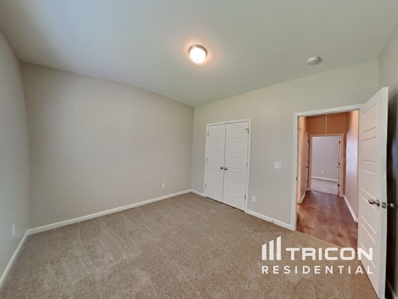 Building Photo - 829 Ellyson Dr
