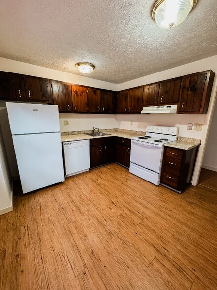 Primary Photo - 23 Crown St