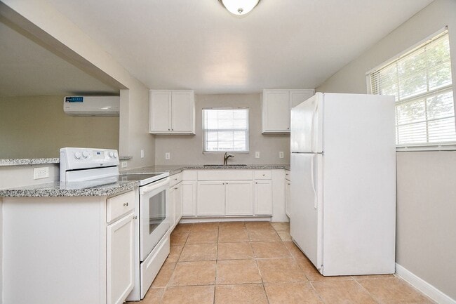 Building Photo - 2928 Wayne St