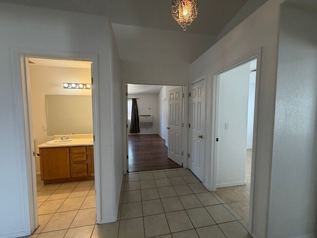Building Photo - 1405 Secret Valley Dr SW