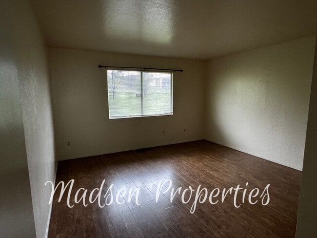 Building Photo - 784 Flag Creek Rd