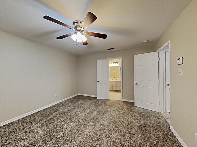 Building Photo - 3320 Stanley Ave