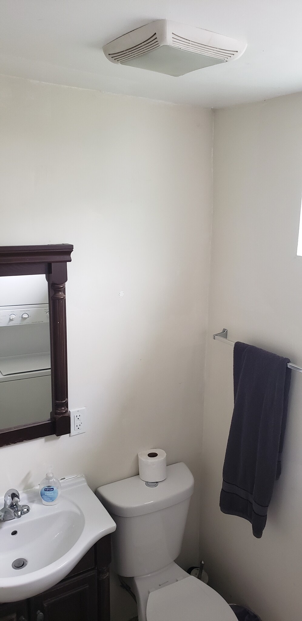 Building Photo - 466 S Wetherly Dr