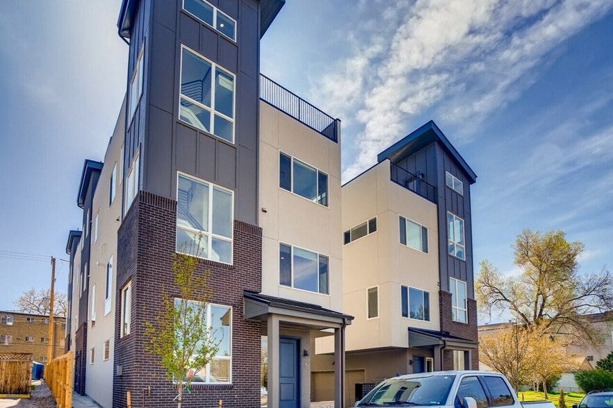 Primary Photo - Corona Townhomes