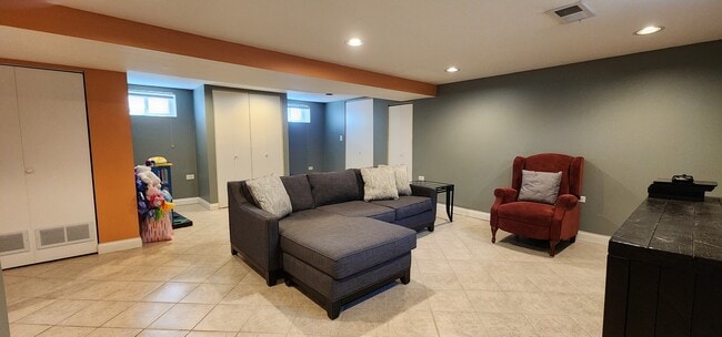 Building Photo - 1831 S Cumberland Ave