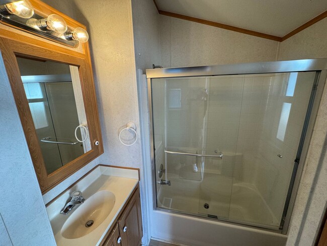 Building Photo - Cozy 1 Bedroom, 1 Bath Tiny Home Oasis in ...