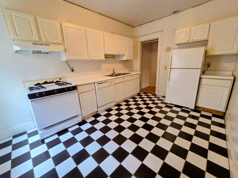 Building Photo - 2402 E Webster Pl