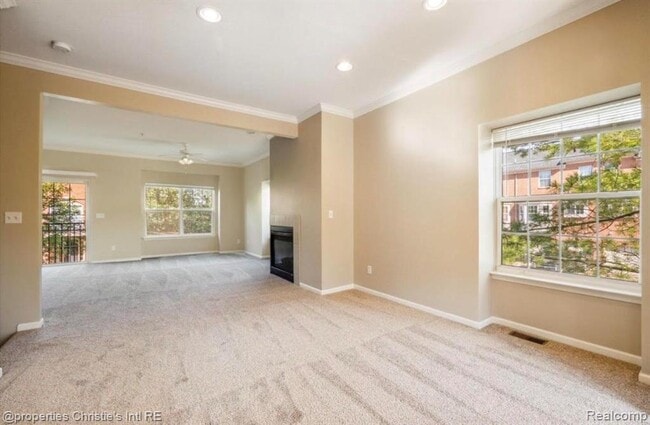 Building Photo - 22089 Parkview Dr