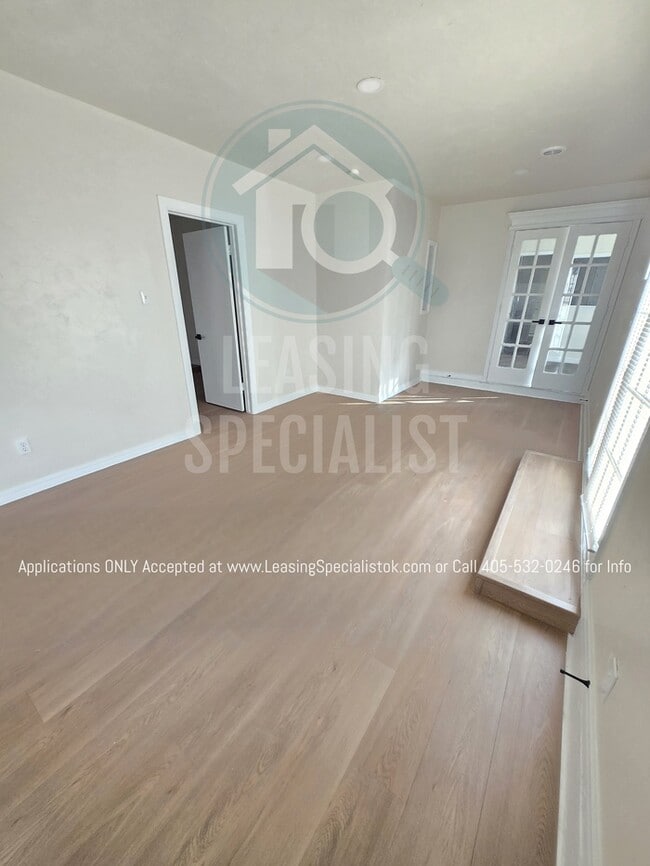 Building Photo - Spacious Village 3 Bed 2 Bath Home!