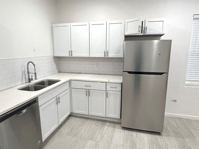 Building Photo - 410 S Vaden St