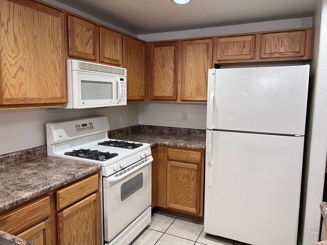 Building Photo - Wonderful 3 Br condo in gated community with the major appliances and 1 car garage.