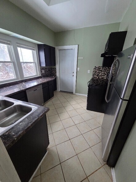 Building Photo - 5921 Harrison St