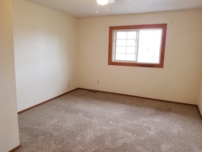 Building Photo - 220 Leighton Dr