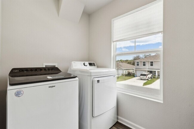 Building Photo - 45356 Red Brick Dr