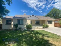 Building Photo - Charming 3 Bed 2 Bath Home in Holladay wit...