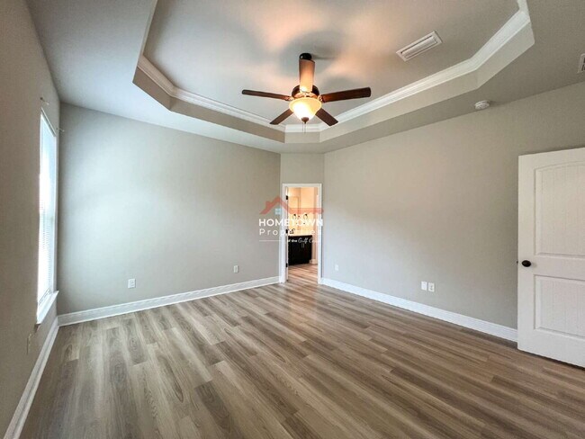Building Photo - Beautiful 3 bedroom home centrally located...