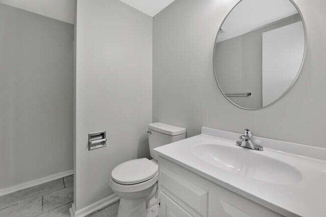 Building Photo - 2025-2027 N. Rosewood Ct.