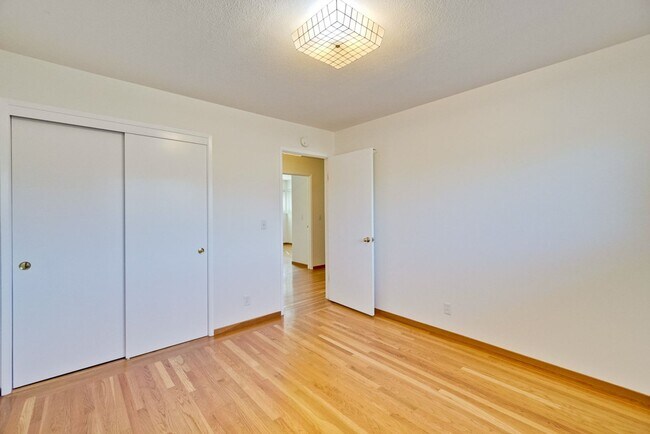 Building Photo - 5097 Forest Glen Dr
