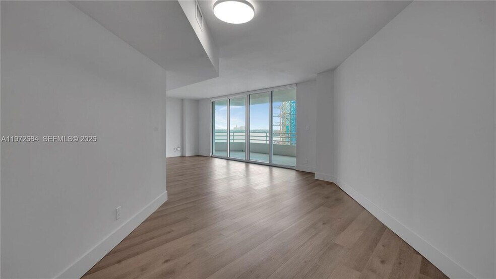 Building Photo - 555 NE 34th St