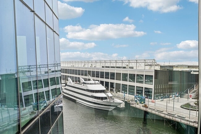 Building Photo - 150 Seaport Blvd