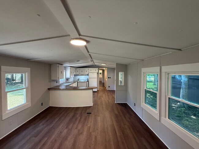 Building Photo - 2 bedroom 2 full bath single wide trailer