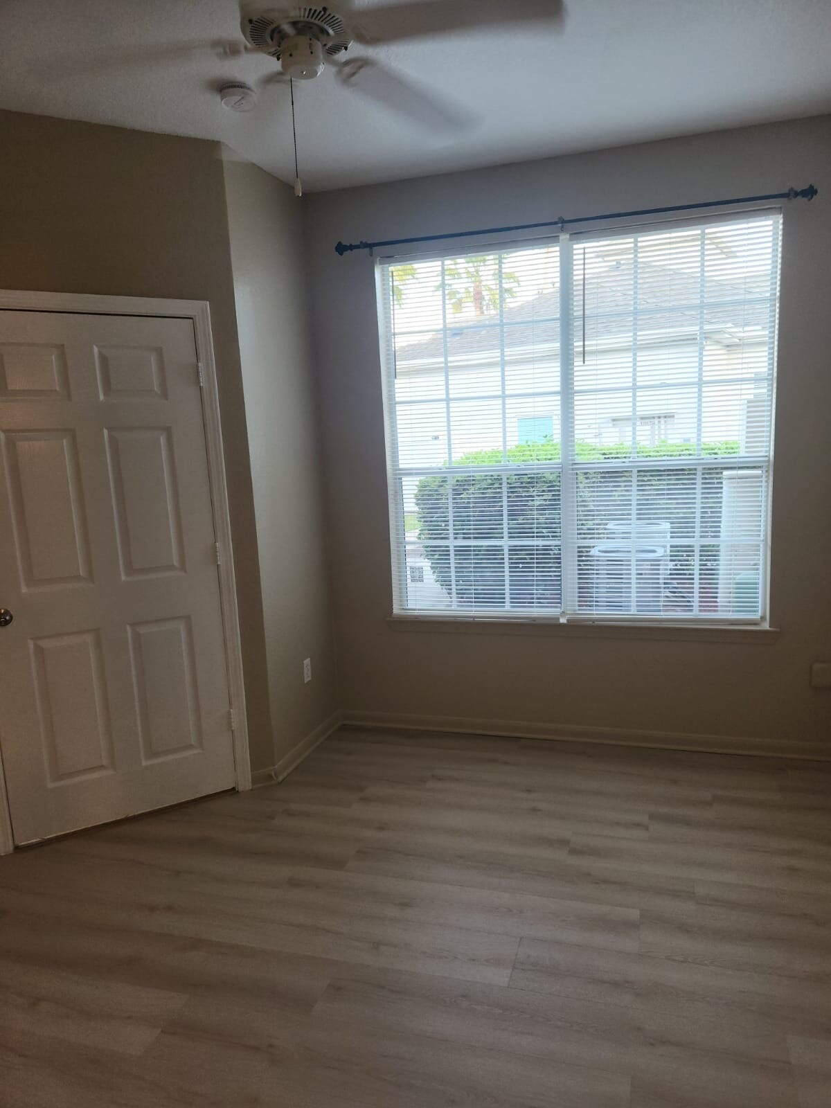 Building Photo - 9085 Lee Vista Blvd