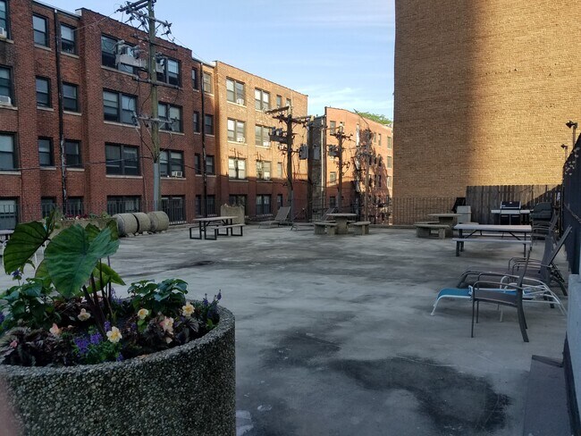 Party Deck - 444 W Fullerton Pky